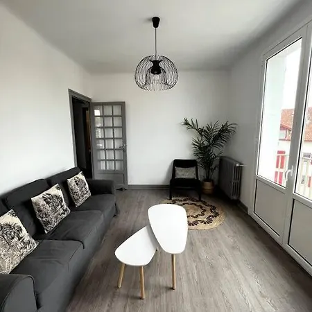 - Lägenhet